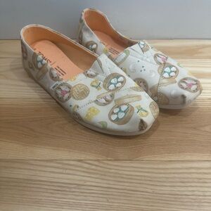 Toms Women’s Slippers - Cream with dumpling print
